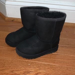 Kids black ugg’s ; size 8